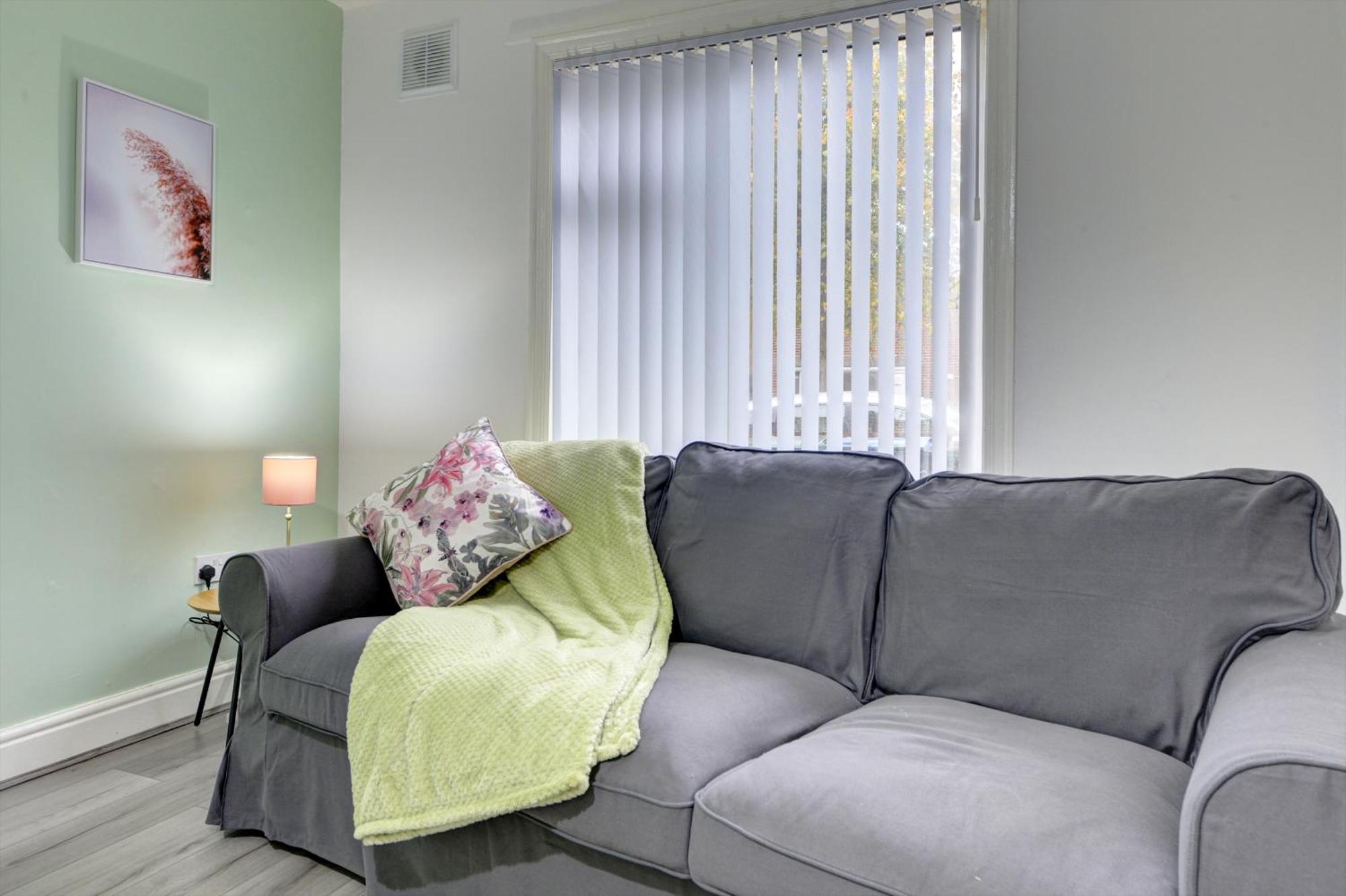 Stunning And Lovely 3 Bed House - Catch 22 Coventry Exterior photo