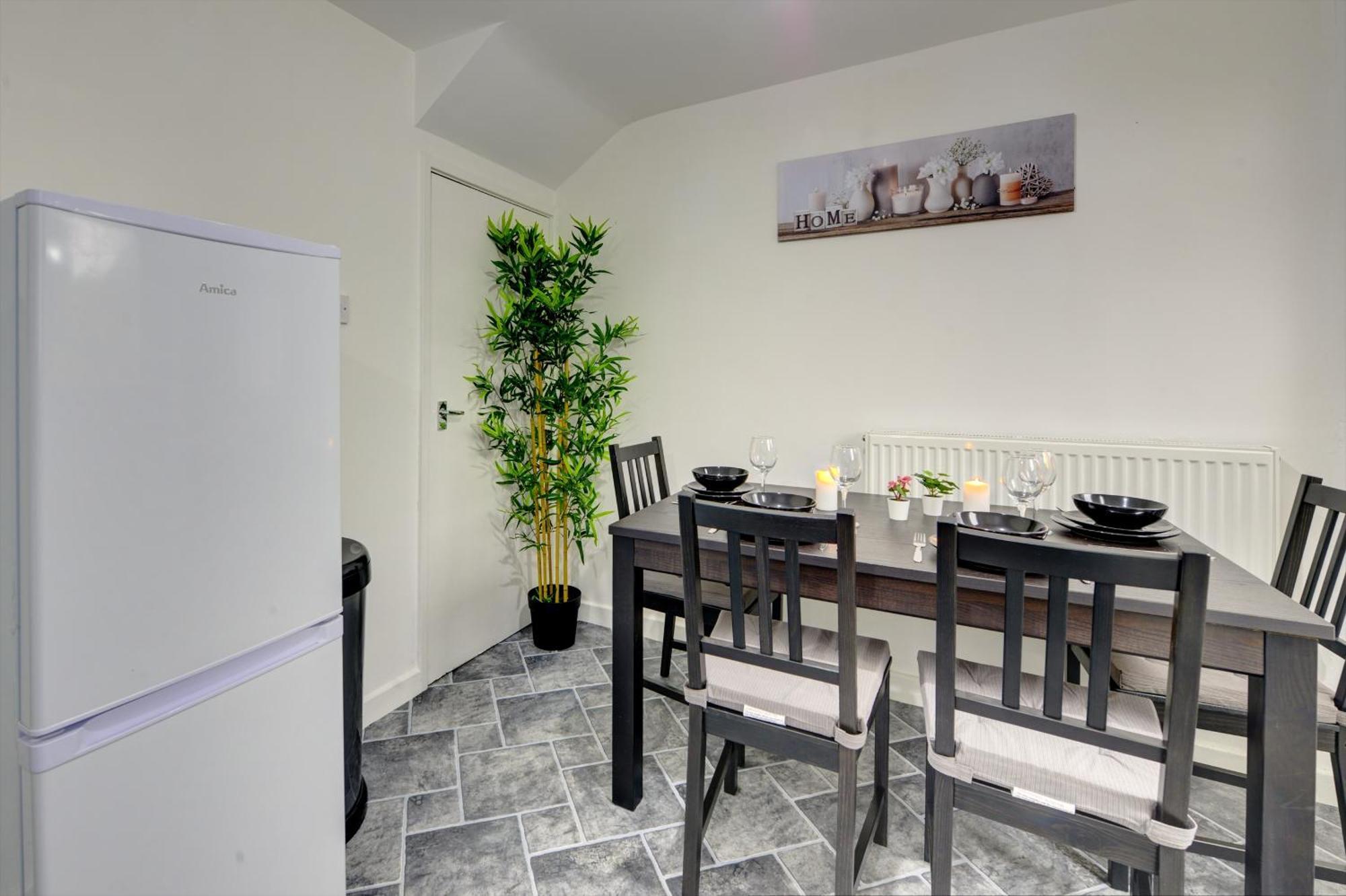 Stunning And Lovely 3 Bed House - Catch 22 Coventry Exterior photo